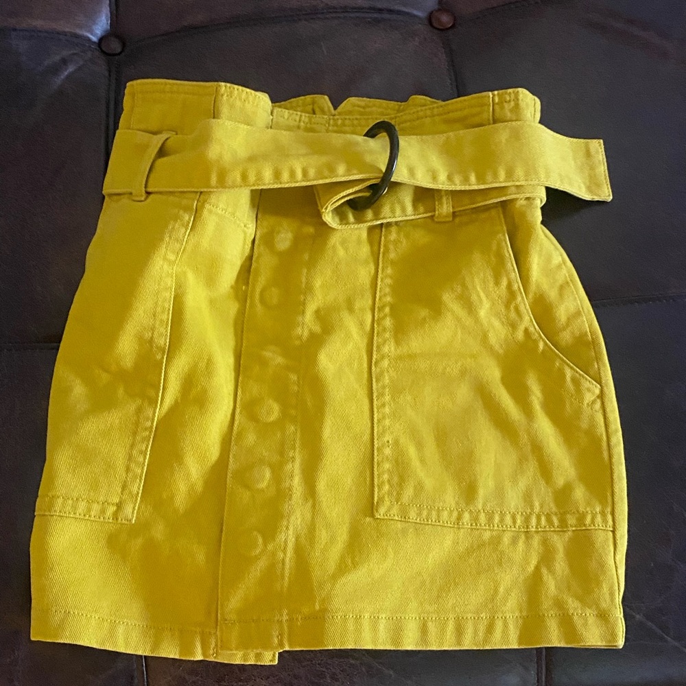 Adorable Forever 21 skirt with belt